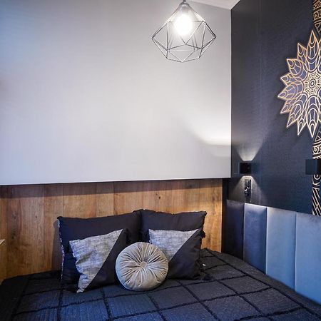 Apartament Z Jacuzzi W Centrum Sanoka Exteriör bild