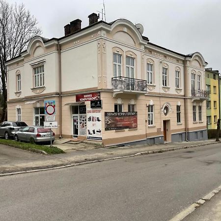 Apartament Z Jacuzzi W Centrum Sanoka Exteriör bild