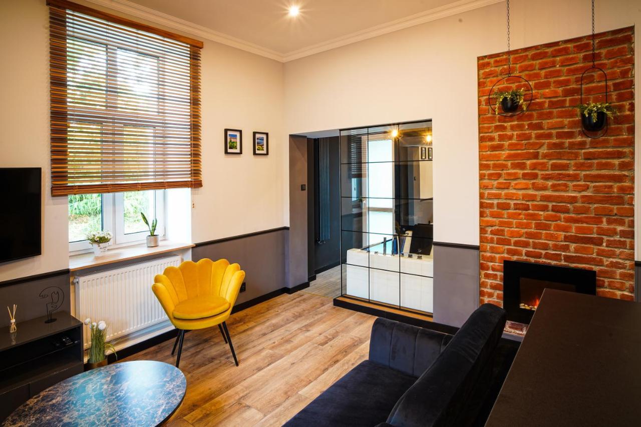 Apartament Z Jacuzzi W Centrum Sanoka Exteriör bild