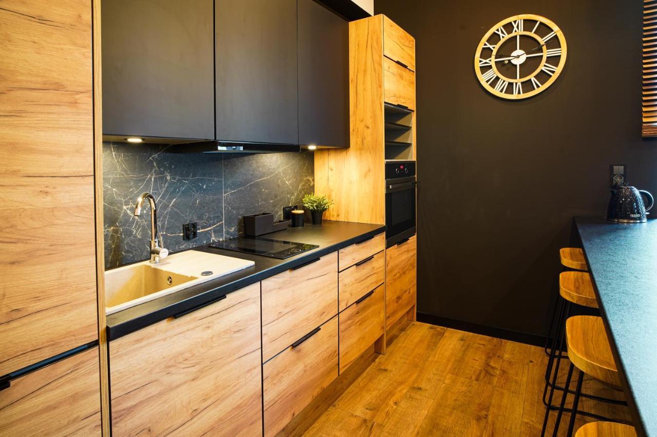 Apartament Z Jacuzzi W Centrum Sanoka Exteriör bild