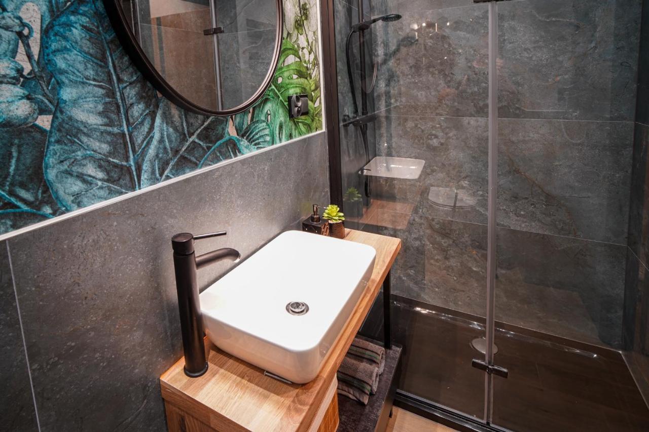 Apartament Z Jacuzzi W Centrum Sanoka Exteriör bild